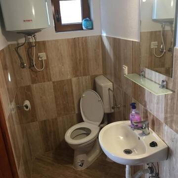 Фото номера Двухместный номер с 2 отдельными кроватями и ванной комнатой Проживание в семье Casa LINDA г. Турда 9