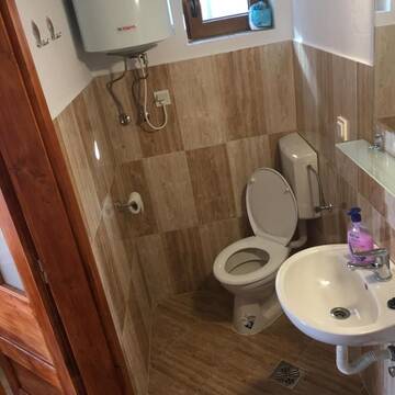 Фото номера Двухместный номер с 2 отдельными кроватями и ванной комнатой Проживание в семье Casa LINDA г. Турда 19