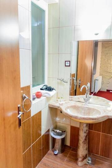 Фото номера Стандартный двухместный номер с 1 кроватью Отель Hotel Sun Garden г. Турда 6