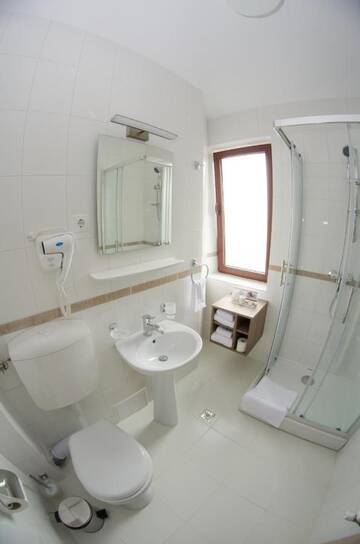 Фото номера Стандартный трехместный номер Отель Potaissa Hotel г. Турда 2
