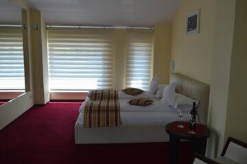 Фото номера Апартаменты с 2 спальнями Отель Salis Hotel &amp; Medical Spa г. Турда 2