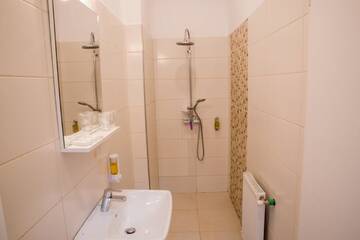 Фото номера Трехместный номер эконом-класса Отель Salis Hotel &amp; Medical Spa г. Турда 2