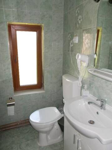 Фото номера Четырехместный номер с ванной комнатой Проживание в семье Casa Rica г. Турда 6