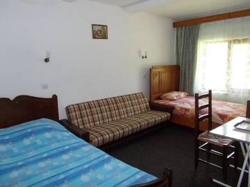 Фото номера Четырехместный номер с ванной комнатой Проживание в семье Casa Rica г. Турда 3