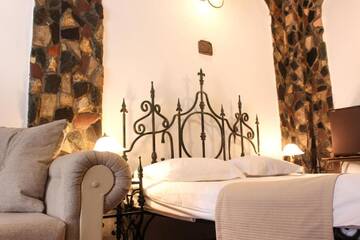 Фото номера Стандартный двухместный номер с 1 кроватью Отель Hunter Prince Castle &amp; Dracula Hotel г. Турда 10