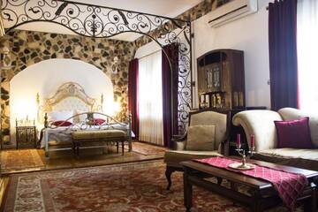 Фото номера Апартаменты с 1 спальней Отель Hunter Prince Castle &amp; Dracula Hotel г. Турда 11