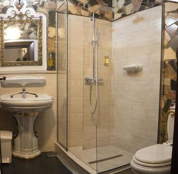 Фото номера Полулюкс Отель Hunter Prince Castle &amp; Dracula Hotel г. Турда 9