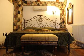 Фото номера Полулюкс Отель Hunter Prince Castle &amp; Dracula Hotel г. Турда 11